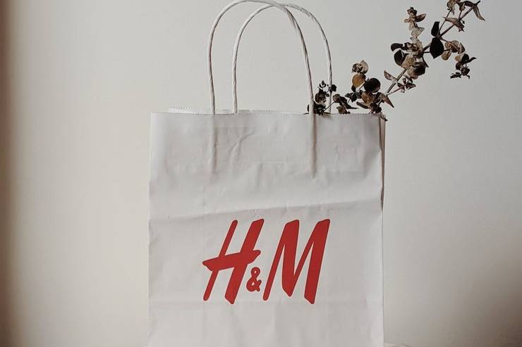 H\u0026M cobrará por las bolsas de papel en Italia