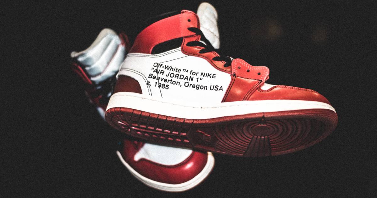 Subastan por 16.000 euros un par de zapatos tenis Jordan en París