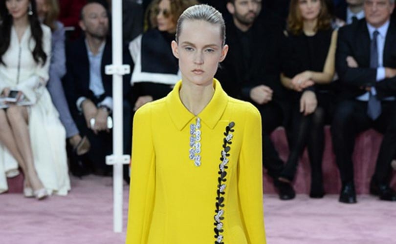 La "mujer-flor" de Dior regresó a la pasarela en versión retrofuturista La "mujer-flor" de Dior regresó a la pasarela en versión retrofuturista