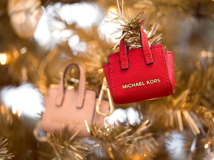 ¿Cómo puede Michael Kors cambiar su dirección actual? ¿Cómo puede Michael Kors cambiar su dirección actual?