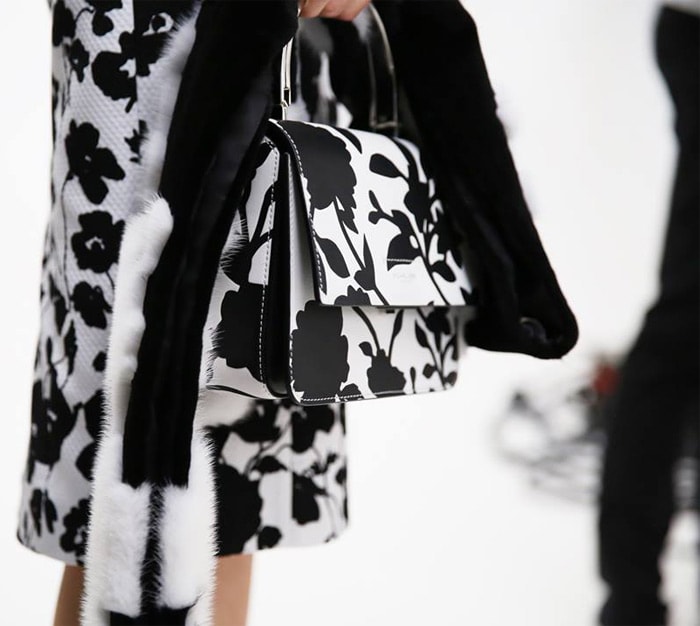 ¿Cómo puede Michael Kors cambiar su dirección actual? ¿Cómo puede Michael Kors cambiar su dirección actual?