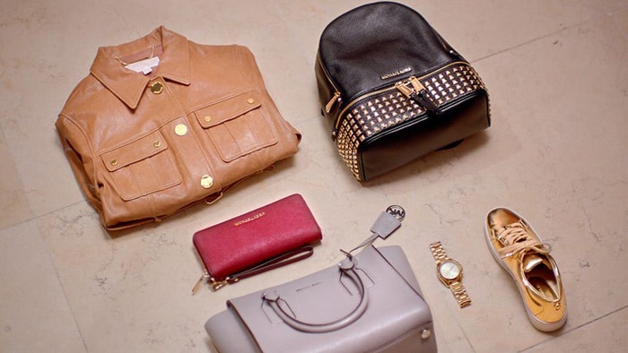 ¿Cómo puede Michael Kors cambiar su dirección actual? ¿Cómo puede Michael Kors cambiar su dirección actual?