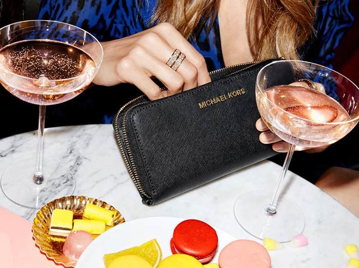 ¿Cómo puede Michael Kors cambiar su dirección actual? ¿Cómo puede Michael Kors cambiar su dirección actual?
