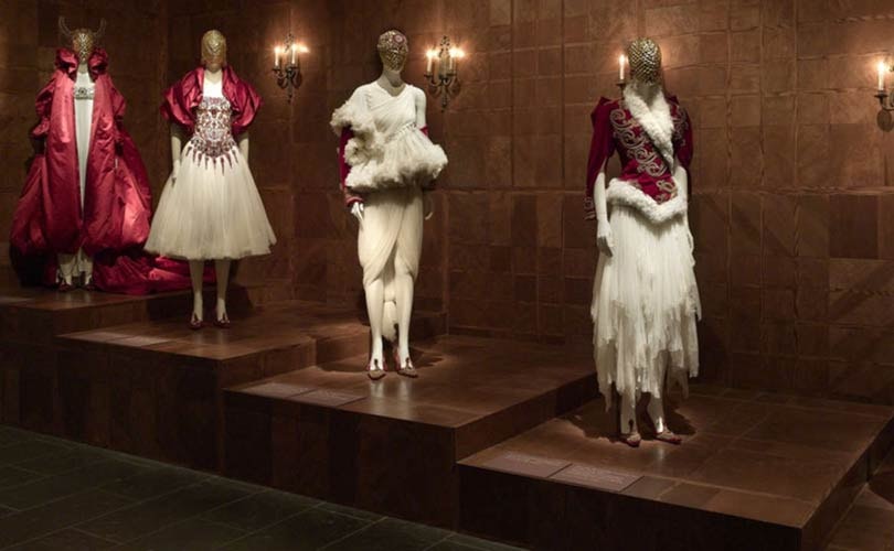 El ídolo de la moda Alexander McQueen homenajeado con gran exposición El ídolo de la moda Alexander McQueen homenajeado con gran exposición