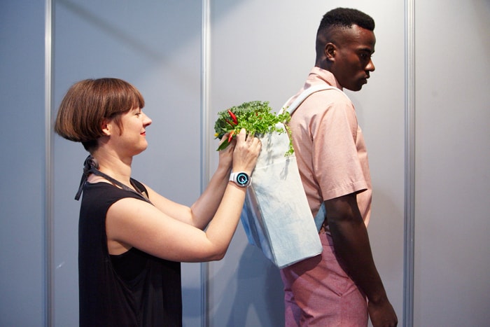 Prendas con plantas vivas y autosostenibles en colección Maria Glùck Prendas con plantas vivas y autosostenibles en colección Maria Glùck