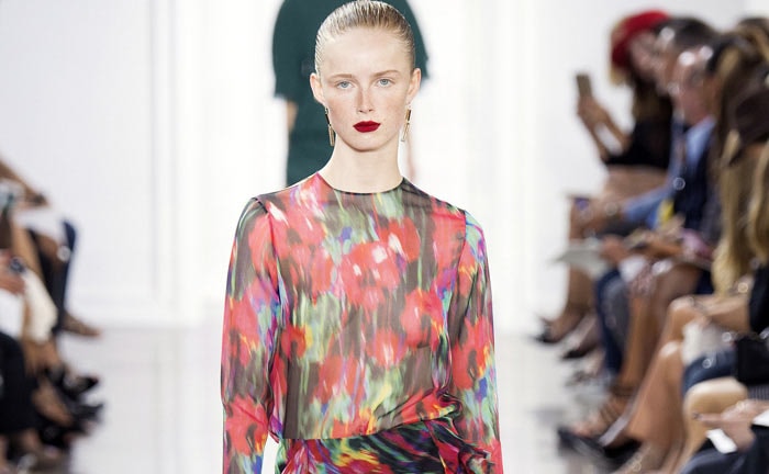 Volantes y hombros desnudos, primeras tendencias en Fashion Week de Nueva York Volantes y hombros desnudos, primeras tendencias en Fashion Week de Nueva York