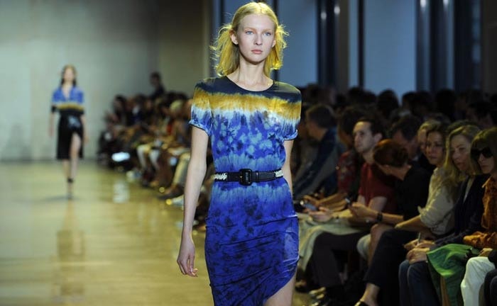 Volantes y hombros desnudos, primeras tendencias en Fashion Week de Nueva York Volantes y hombros desnudos, primeras tendencias en Fashion Week de Nueva York