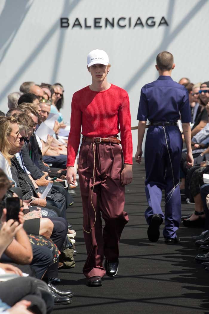 Balenciaga debutó en moda masculina apelando a los códigos del fundador Balenciaga debutó en moda masculina apelando a los códigos del fundador