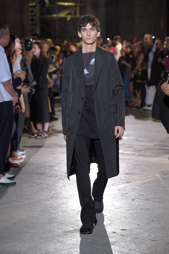Resumen: El Show de Raf Simons SS17 en Pitti Uomo Resumen: El Show de Raf Simons SS17 en Pitti Uomo