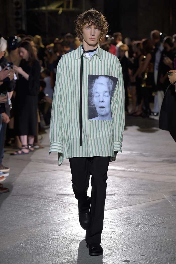 Resumen: El Show de Raf Simons SS17 en Pitti Uomo Resumen: El Show de Raf Simons SS17 en Pitti Uomo