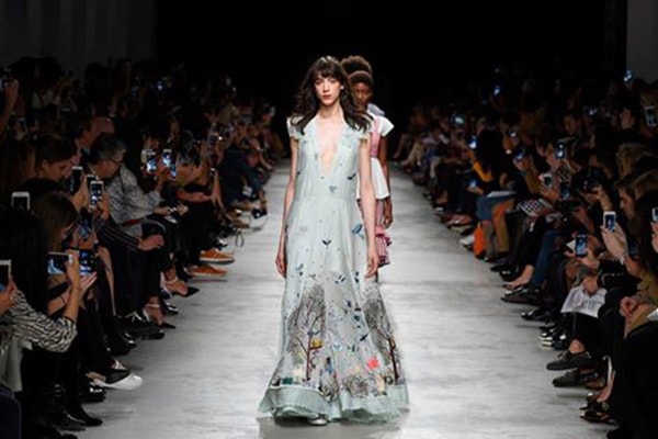 Rahul Mishra, el indio que desea larga vida a los desfiles Rahul Mishra, el indio que desea larga vida a los desfiles