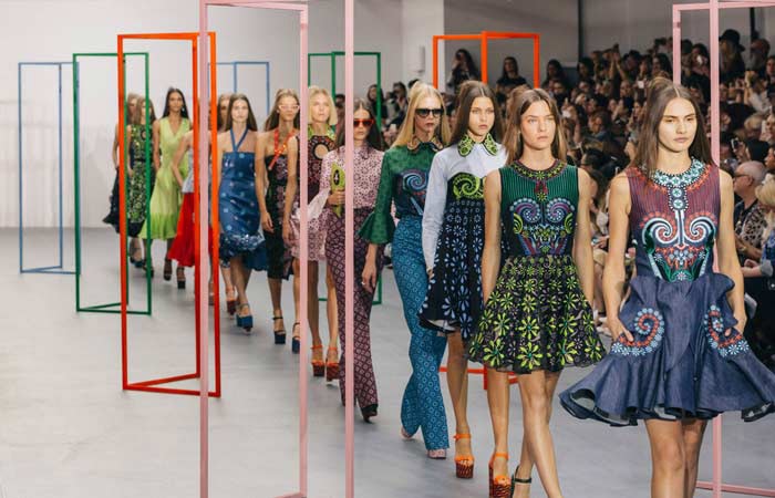 La semana de la moda en Londres celebra retorno de la marca McQueen y homenajea al punk La semana de la moda en Londres celebra retorno de la marca McQueen y homenajea al punk