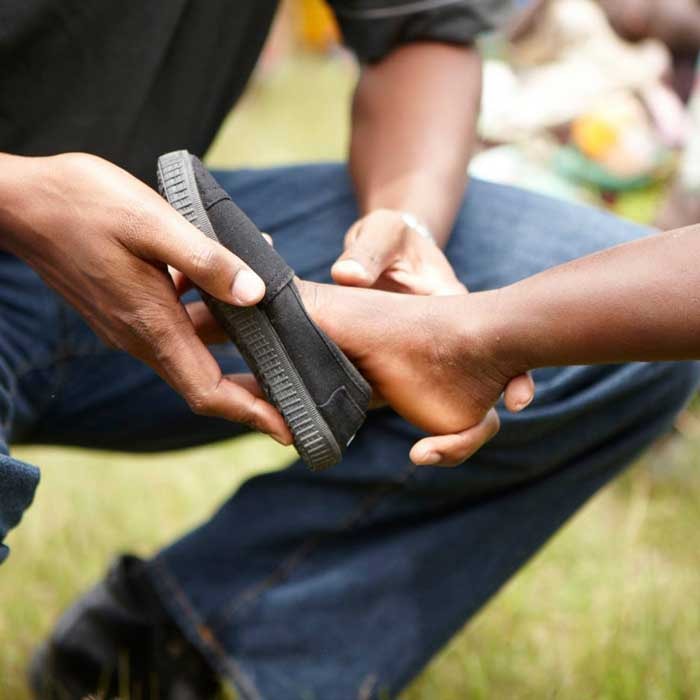 TOMS y su innovador modelo de negocios del uno por uno TOMS y su innovador modelo de negocios del uno por uno