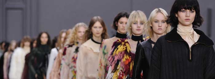 Un espíritu motoquero recorrió las pasarelas de la moda en París Un espíritu motoquero recorrió las pasarelas de la moda en París