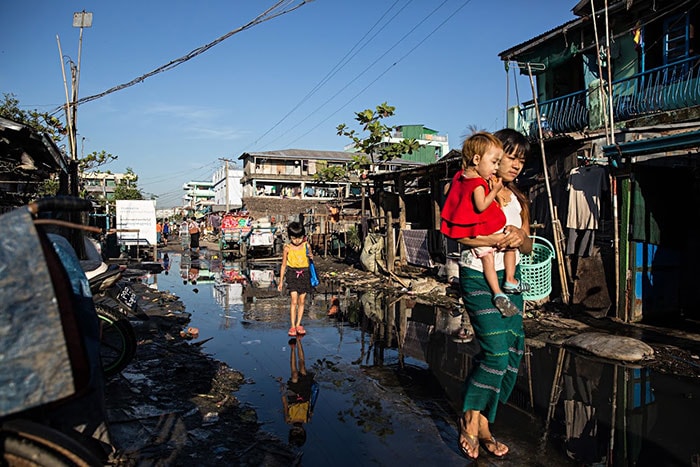 Trabajo infantil y salarios bajos: El costo real de producir moda en Myanmar Trabajo infantil y salarios bajos: El costo real de producir moda en Myanmar