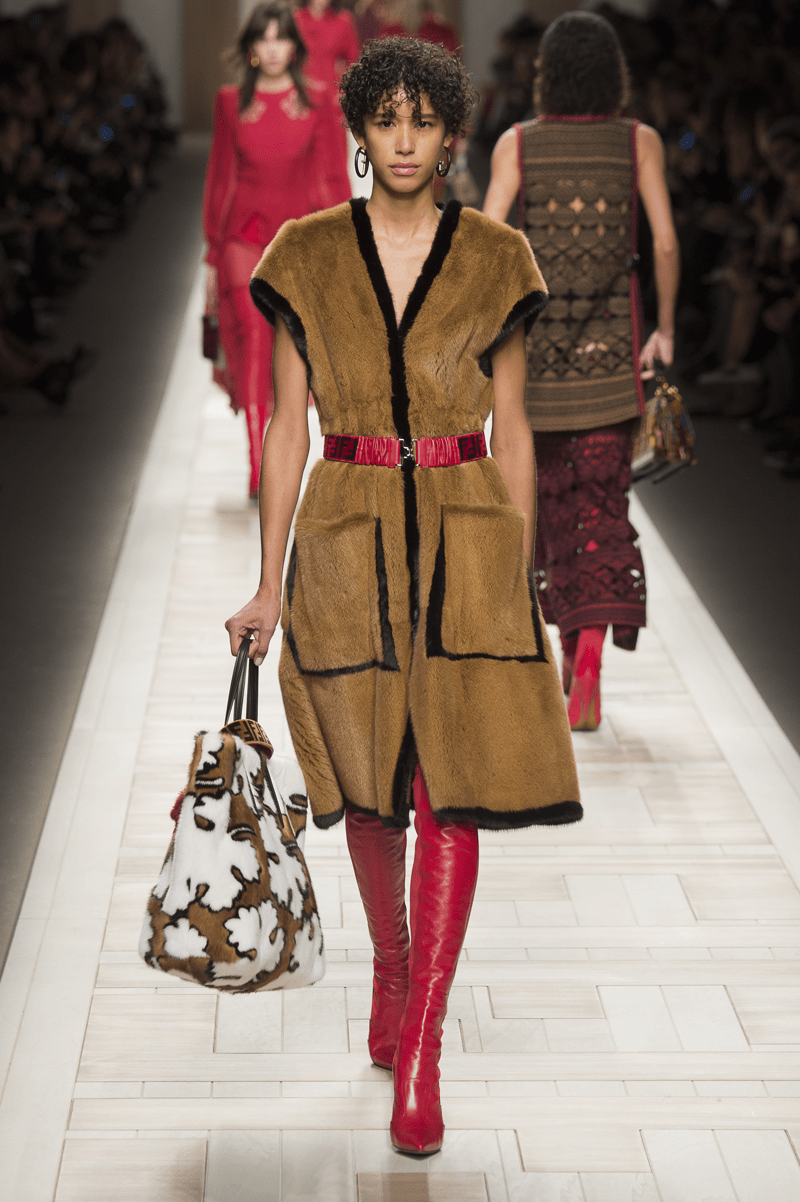 Fendi y Max Mara seducen Milán con su tradicional elegancia Fendi y Max Mara seducen Milán con su tradicional elegancia