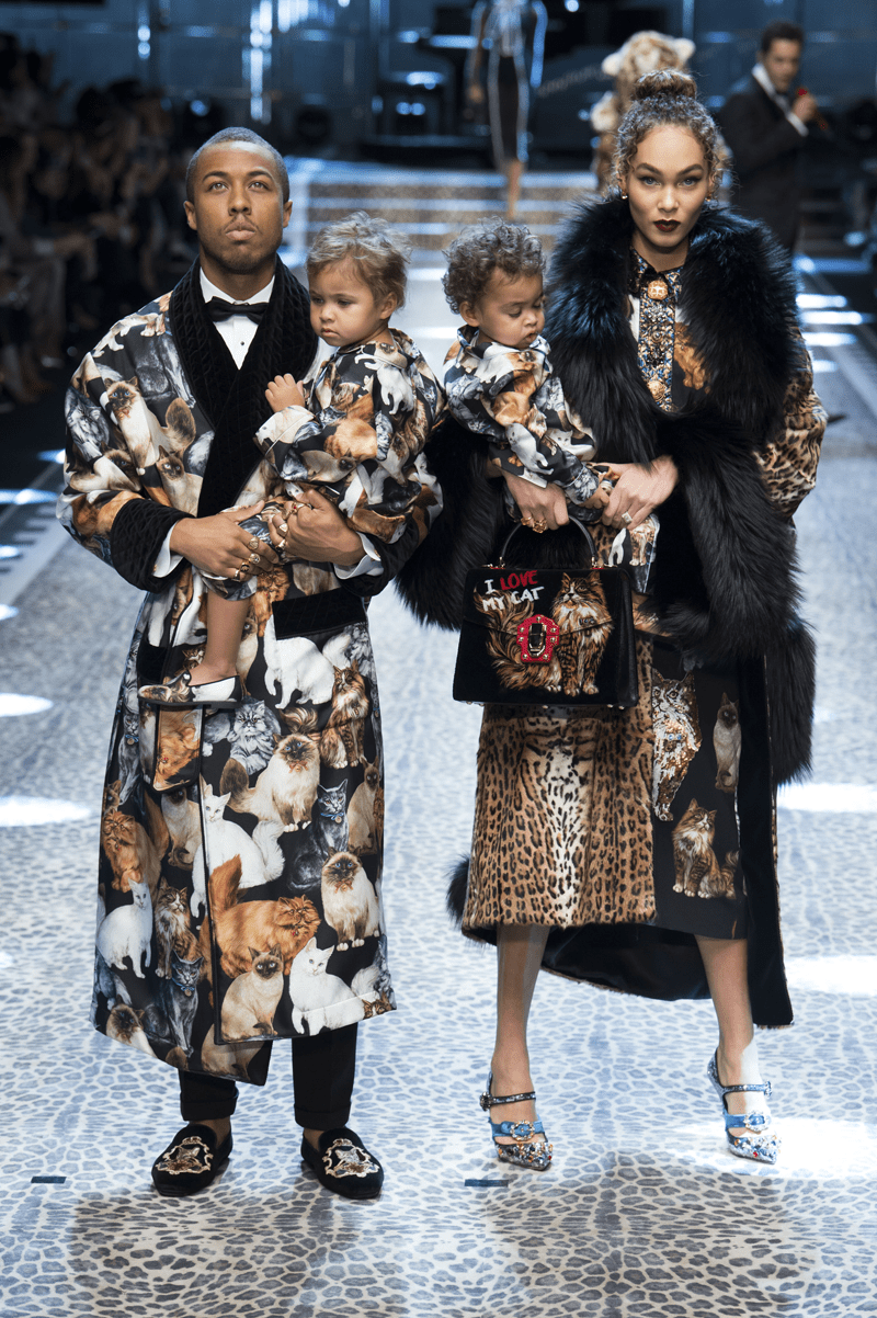 Dolce & Gabbana invita a jóvenes VIP a desfilar por la pasarela en Milán Dolce & Gabbana invita a jóvenes VIP a desfilar por la pasarela en Milán