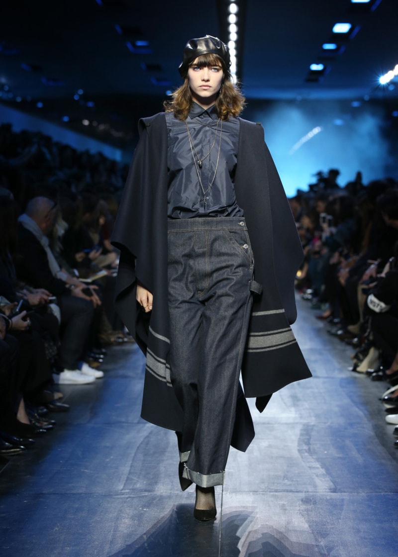 Dior, en mono de trabajo Dior, en mono de trabajo