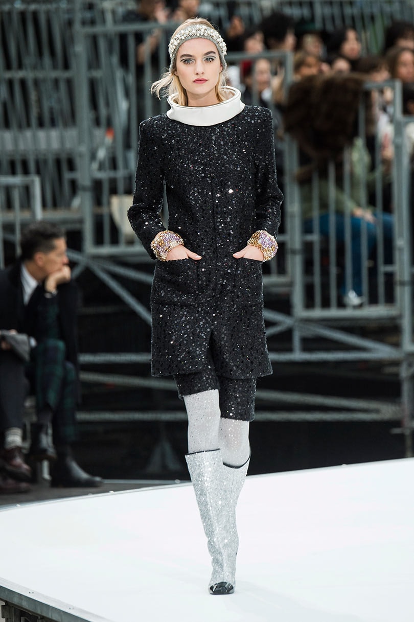 Karl Lagerfeld, a la conquista del espacio para vestir a la mujer de Chanel Karl Lagerfeld, a la conquista del espacio para vestir a la mujer de Chanel