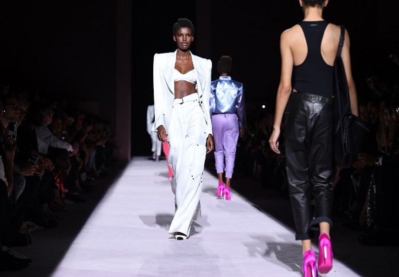Tom Ford inaugura la Semana de la Moda de NY con lentejuelas de los '90 Tom Ford inaugura la Semana de la Moda de NY con lentejuelas de los '90