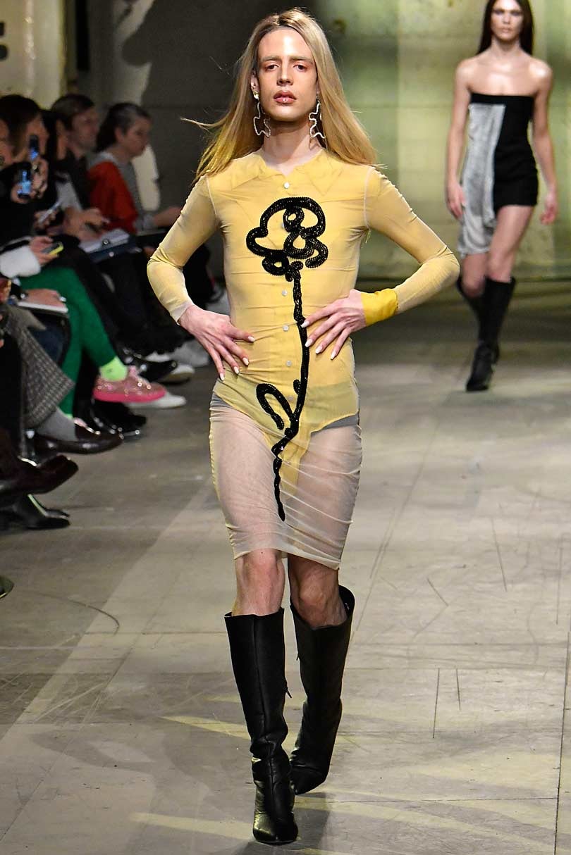 Jóvenes diseñadores y el naranja protagonizaron Semana Moda de Londres Jóvenes diseñadores y el naranja protagonizaron Semana Moda de Londres
