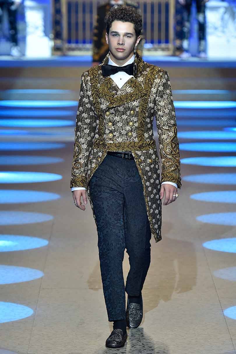 Dolce & Gabbana brinda un show 'monárquico' en la Semana de la Moda masculina de Milán Dolce & Gabbana brinda un show 'monárquico' en la Semana de la Moda masculina de Milán