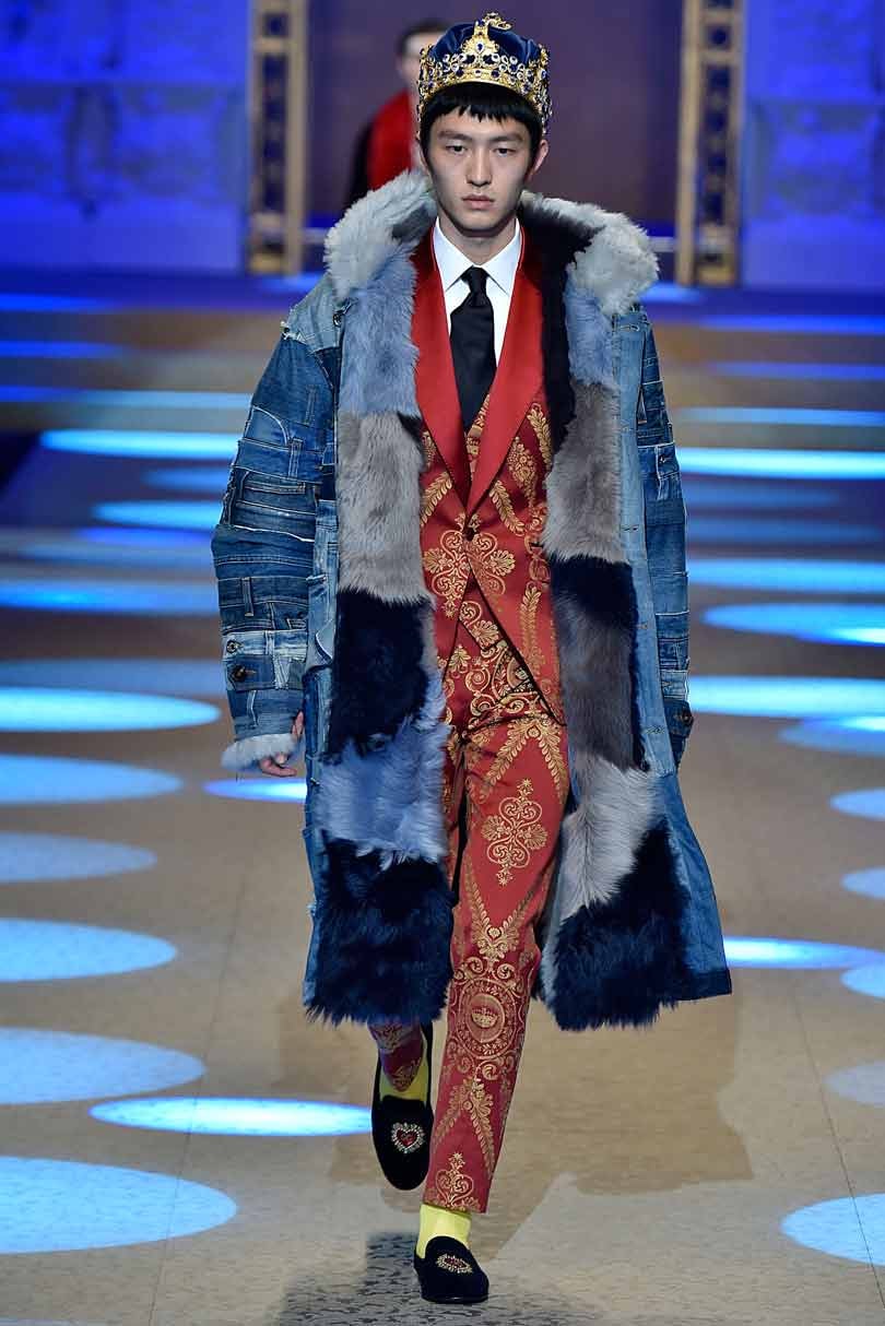 Dolce & Gabbana brinda un show 'monárquico' en la Semana de la Moda masculina de Milán Dolce & Gabbana brinda un show 'monárquico' en la Semana de la Moda masculina de Milán