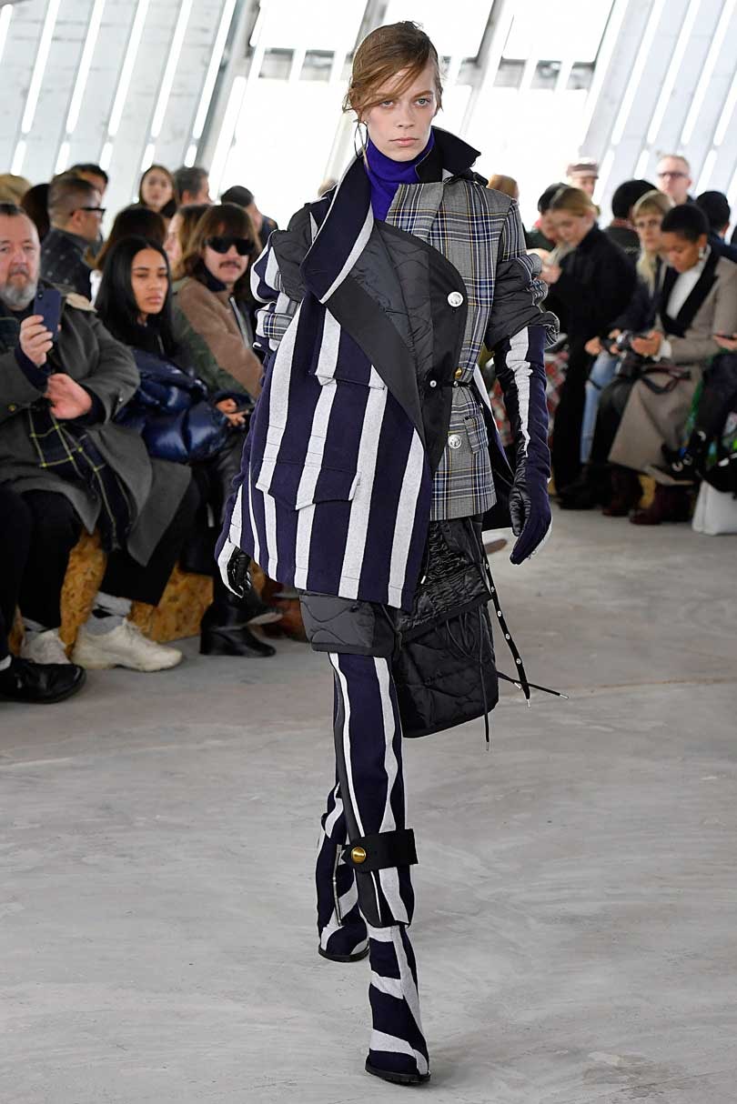 La imaginación de Sacai y el toque kitsch de Stella McCartney dan la nota en París La imaginación de Sacai y el toque kitsch de Stella McCartney dan la nota en París