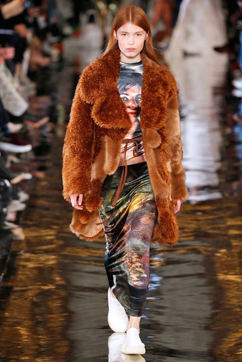 La imaginación de Sacai y el toque kitsch de Stella McCartney dan la nota en París La imaginación de Sacai y el toque kitsch de Stella McCartney dan la nota en París