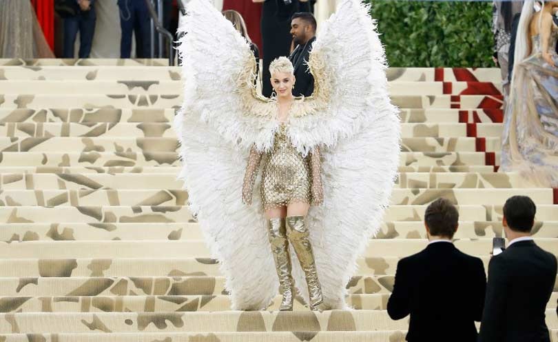Vírgenes, ángeles y papisas en la célebre gala del Met en Nueva York Vírgenes, ángeles y papisas en la célebre gala del Met en Nueva York