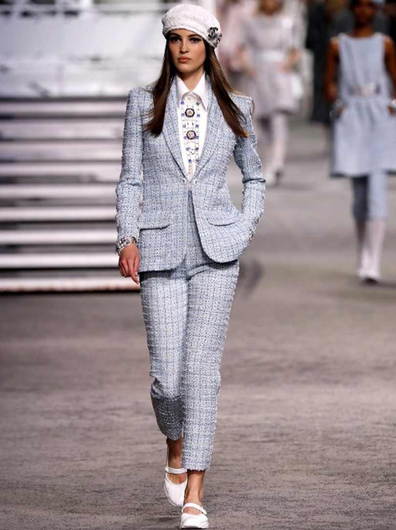 Chanel lanza el ancla en el Gran Palacio de París para presentar un "desfile crucero" Chanel lanza el ancla en el Gran Palacio de París para presentar un "desfile crucero"