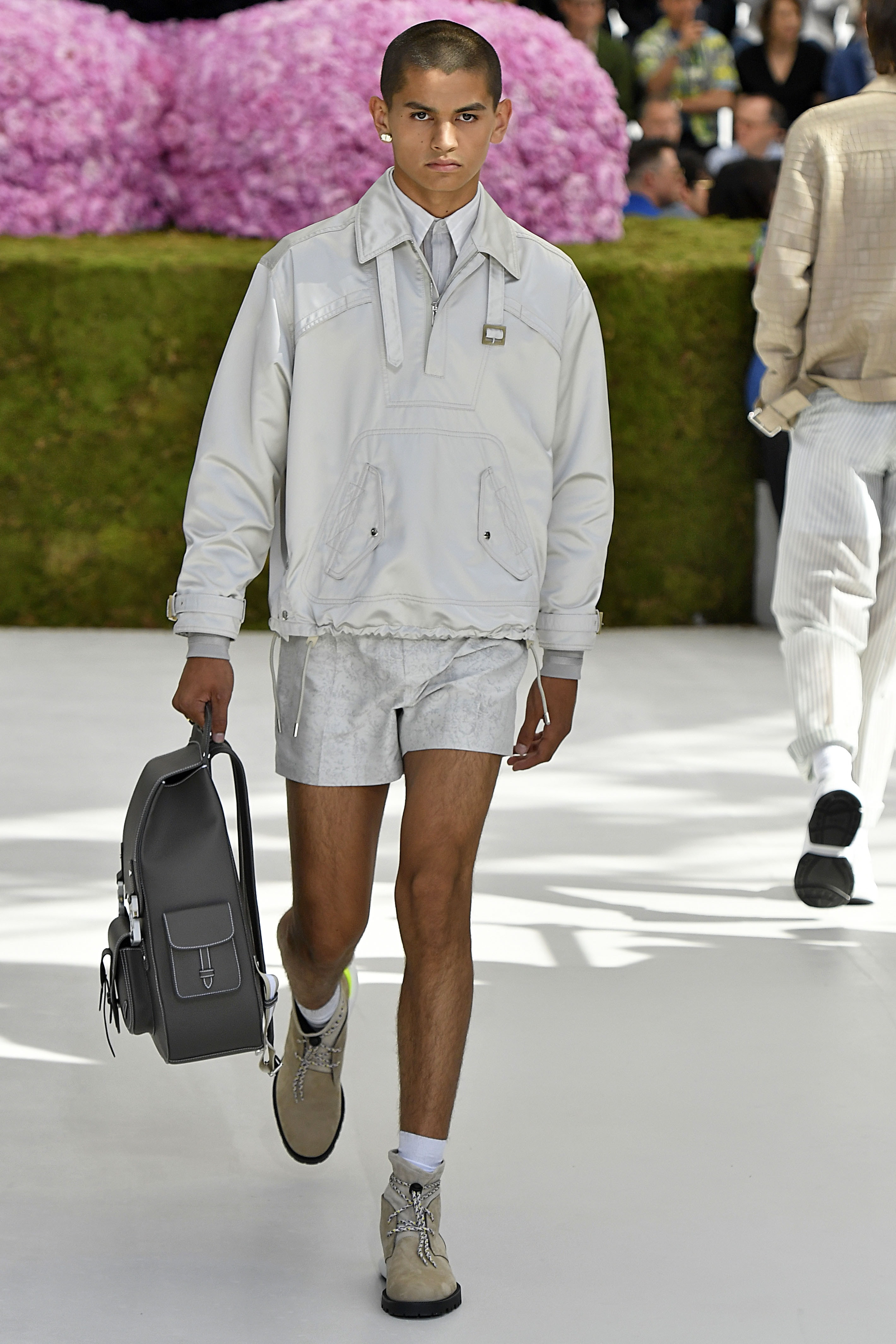 Ligero y luminoso: empieza la era de Kim Jones en Dior hombre Ligero y luminoso: empieza la era de Kim Jones en Dior hombre