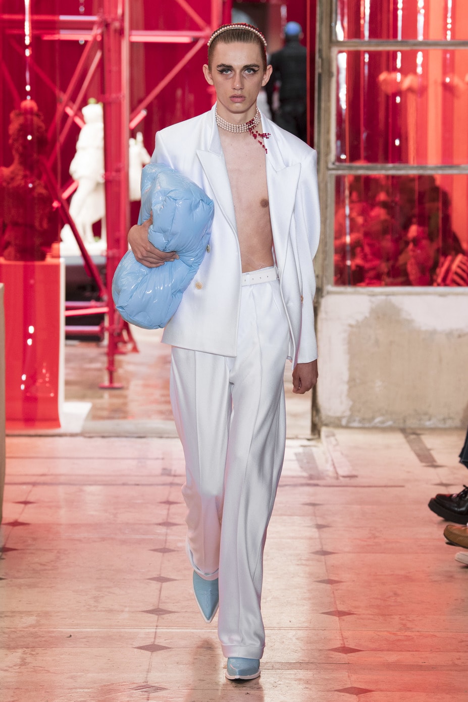 El corsé, la nueva apuesta de Galliano para el hombre El corsé, la nueva apuesta de Galliano para el hombre