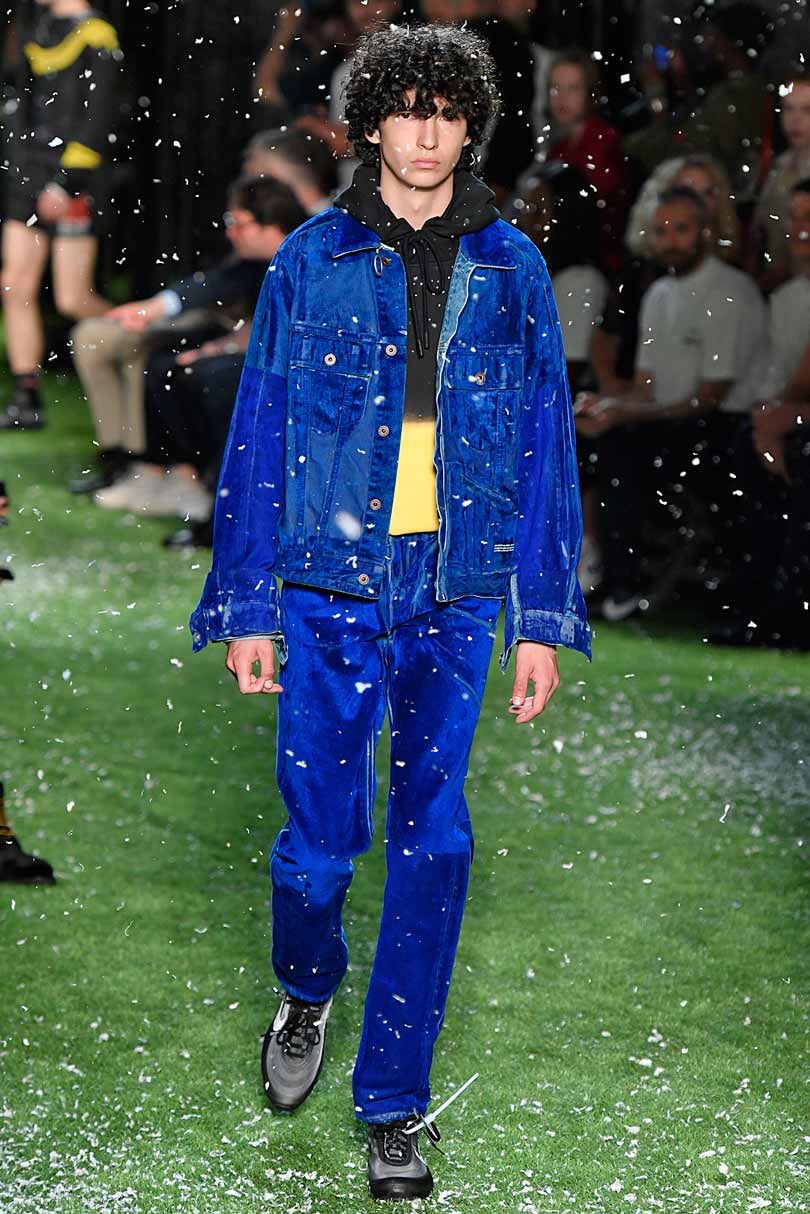 Más fresca y femenina, así se presentó la moda masculina en París Más fresca y femenina, así se presentó la moda masculina en París