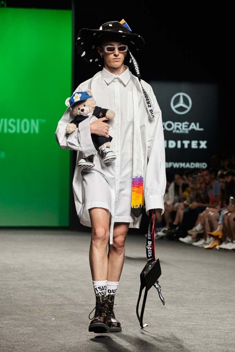 El mundo colorista de Oustiders Division El mundo colorista de Oustiders Division
