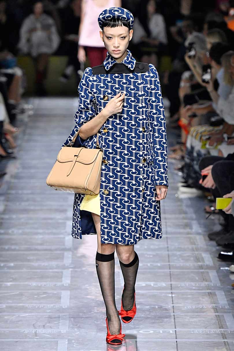 Las guerreras de Fendi y los desgarros de Prada desfilan en Milán Las guerreras de Fendi y los desgarros de Prada desfilan en Milán
