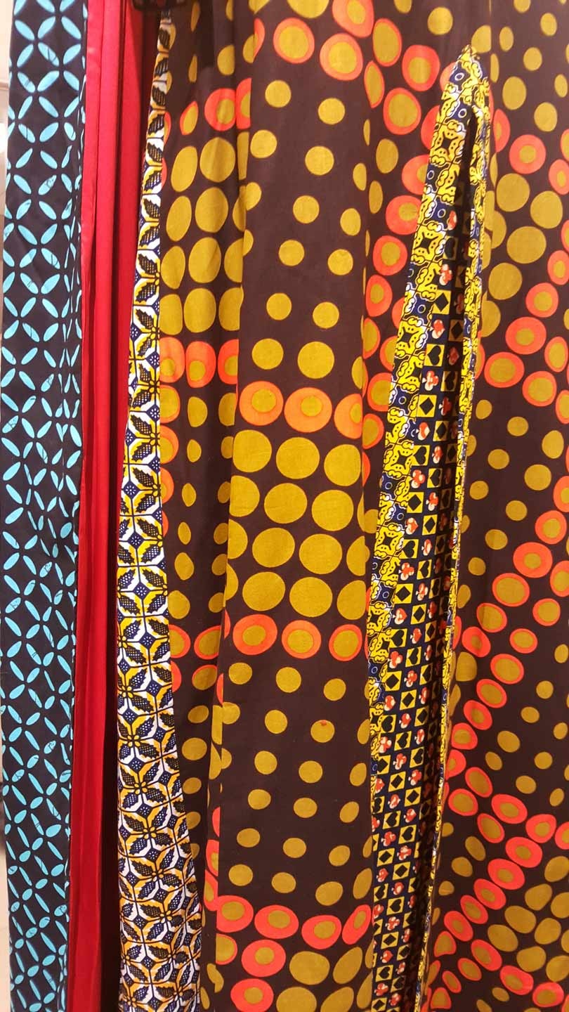 “Los Grandes Vestidos Reales” de Lamyne M “Los Grandes Vestidos Reales” de Lamyne M