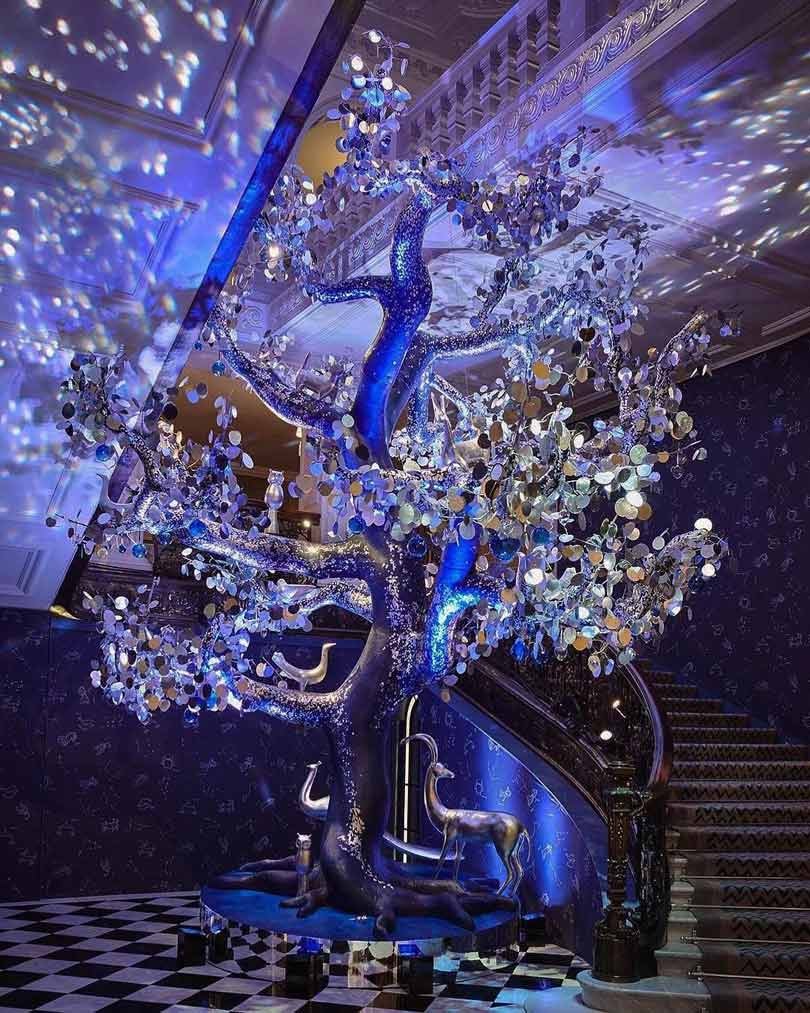 Diane von Furstenberg diseña el Árbol de Navidad del hotel Claridge’s de Londres Diane von Furstenberg diseña el Árbol de Navidad del hotel Claridge’s de Londres
