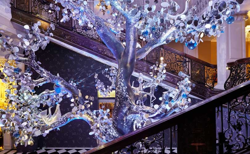 Diane von Furstenberg diseña el Árbol de Navidad del hotel Claridge’s de Londres Diane von Furstenberg diseña el Árbol de Navidad del hotel Claridge’s de Londres