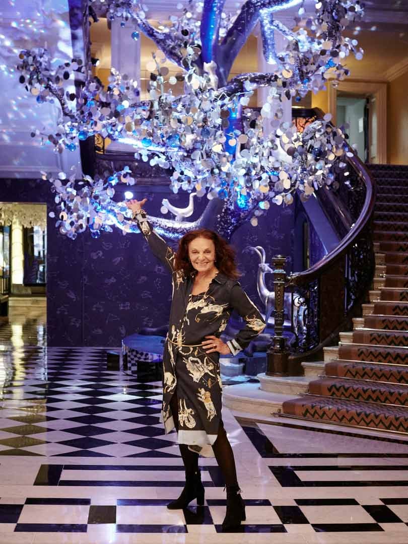 Diane von Furstenberg diseña el Árbol de Navidad del hotel Claridge’s de Londres Diane von Furstenberg diseña el Árbol de Navidad del hotel Claridge’s de Londres