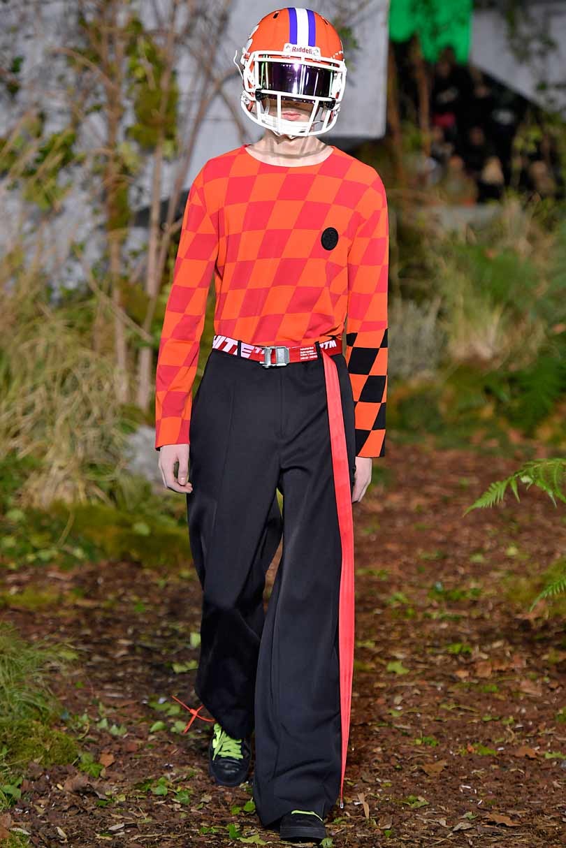 Virgil Abloh regresa a los tiempos de la TV y la corbata con Off White Virgil Abloh regresa a los tiempos de la TV y la corbata con Off White