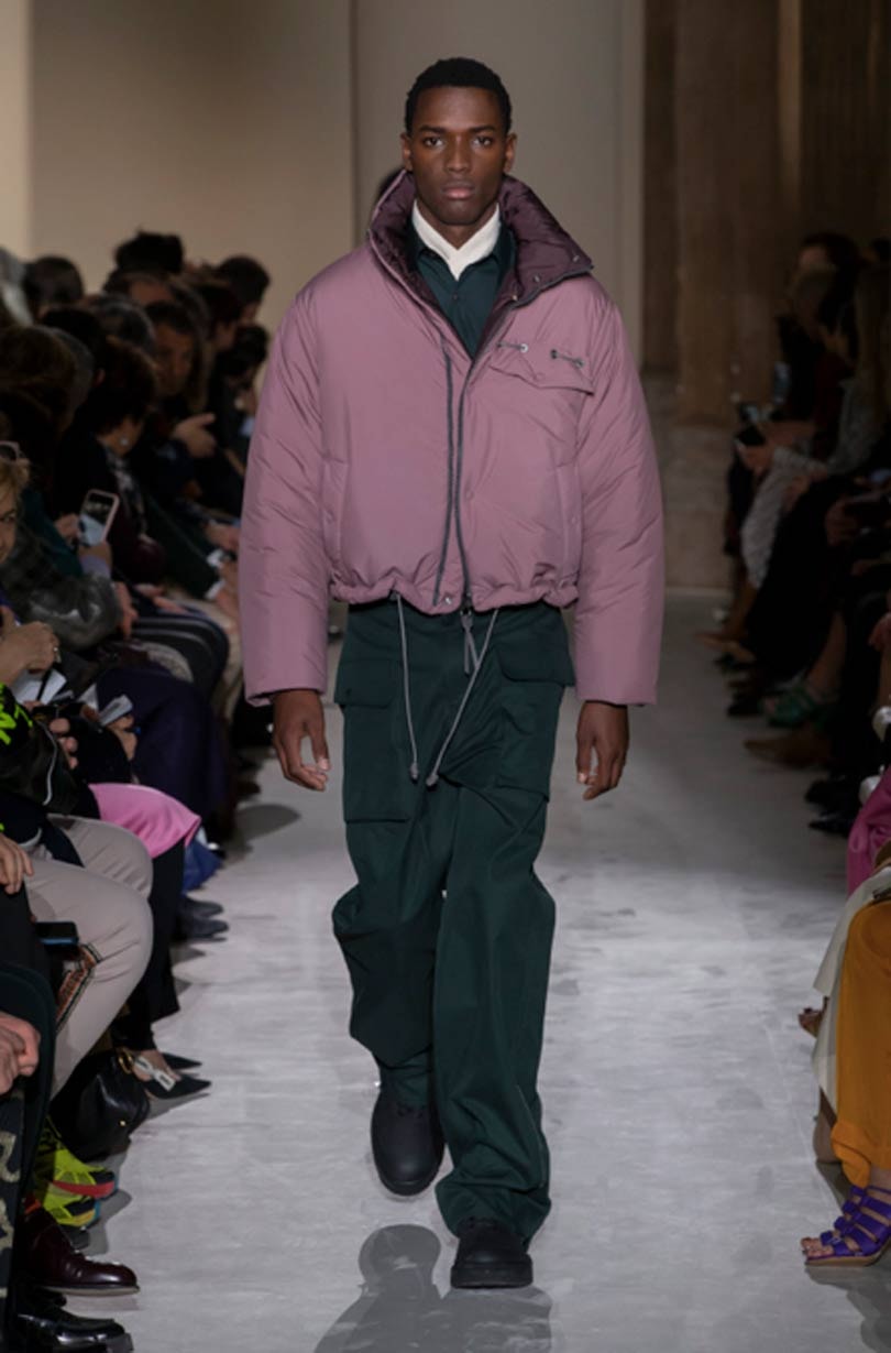 Salvatore Ferragamo abre la jornada de moda en Milán con desfile en un iglesia Salvatore Ferragamo abre la jornada de moda en Milán con desfile en un iglesia