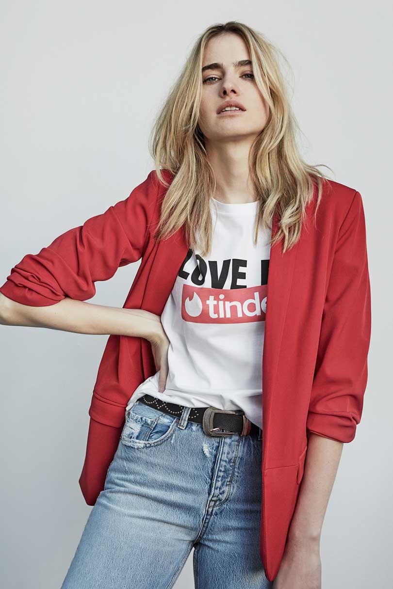 Tinder y Stradivarius lanzan una colección de camisetas Tinder y Stradivarius lanzan una colección de camisetas