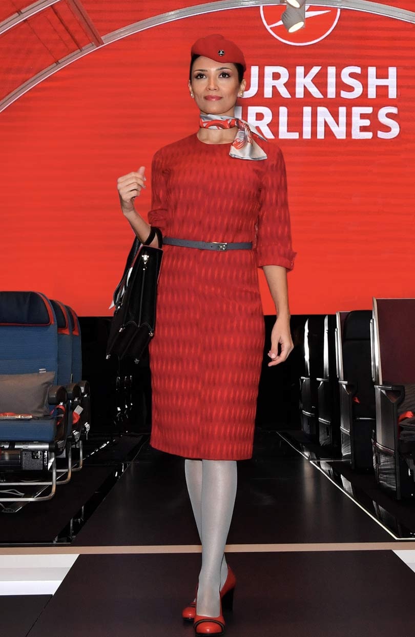 Turkish Airlines presenta sus nuevos uniformes de vuelo en un aclamado desfile durante la feria de turismo ITB Berlín Turkish Airlines presenta sus nuevos uniformes de vuelo en un aclamado desfile durante la feria de turismo ITB Berlín