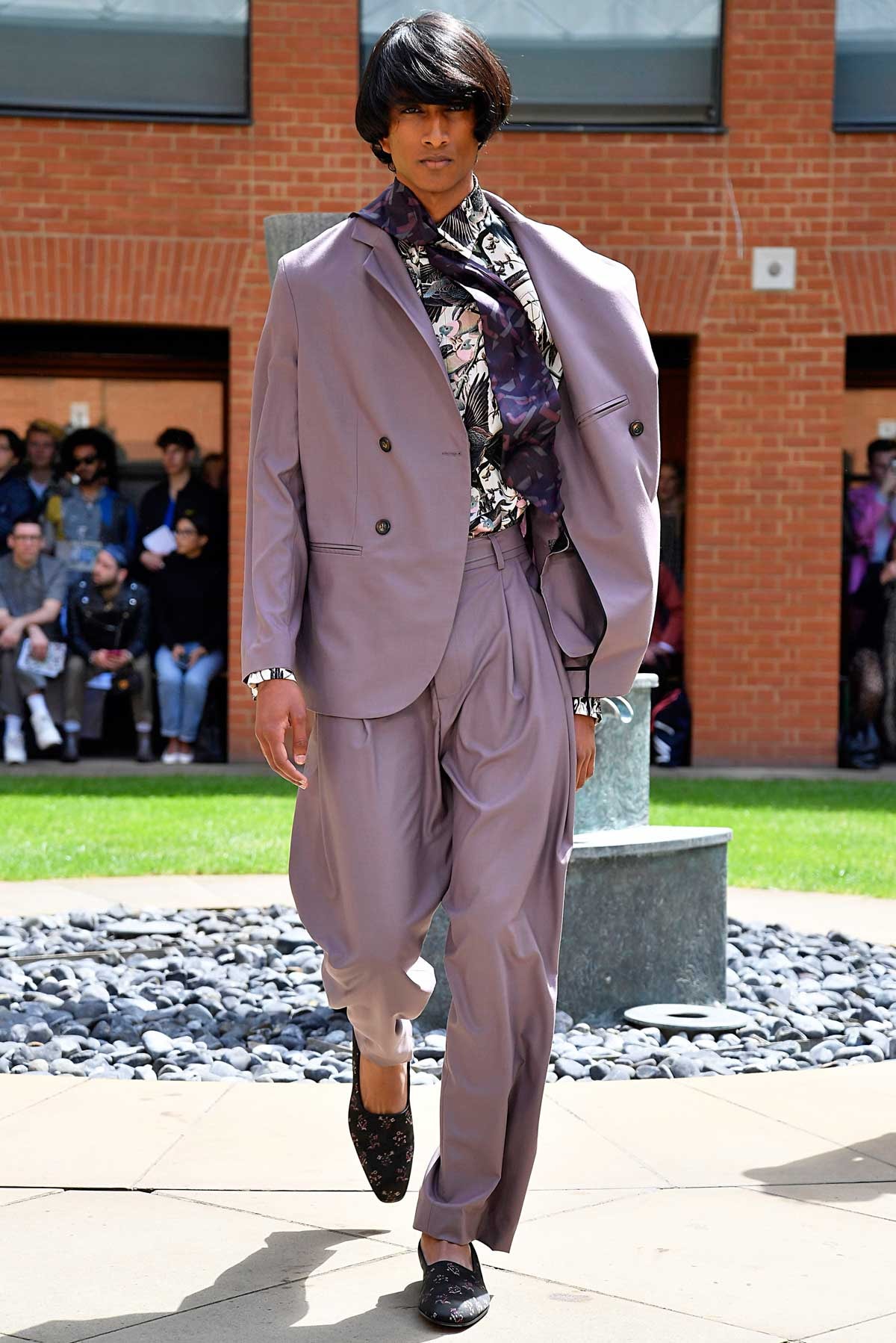 Zombis y mujeres, momentos fuertes de la Fashion week masculina de Londres Zombis y mujeres, momentos fuertes de la Fashion week masculina de Londres
