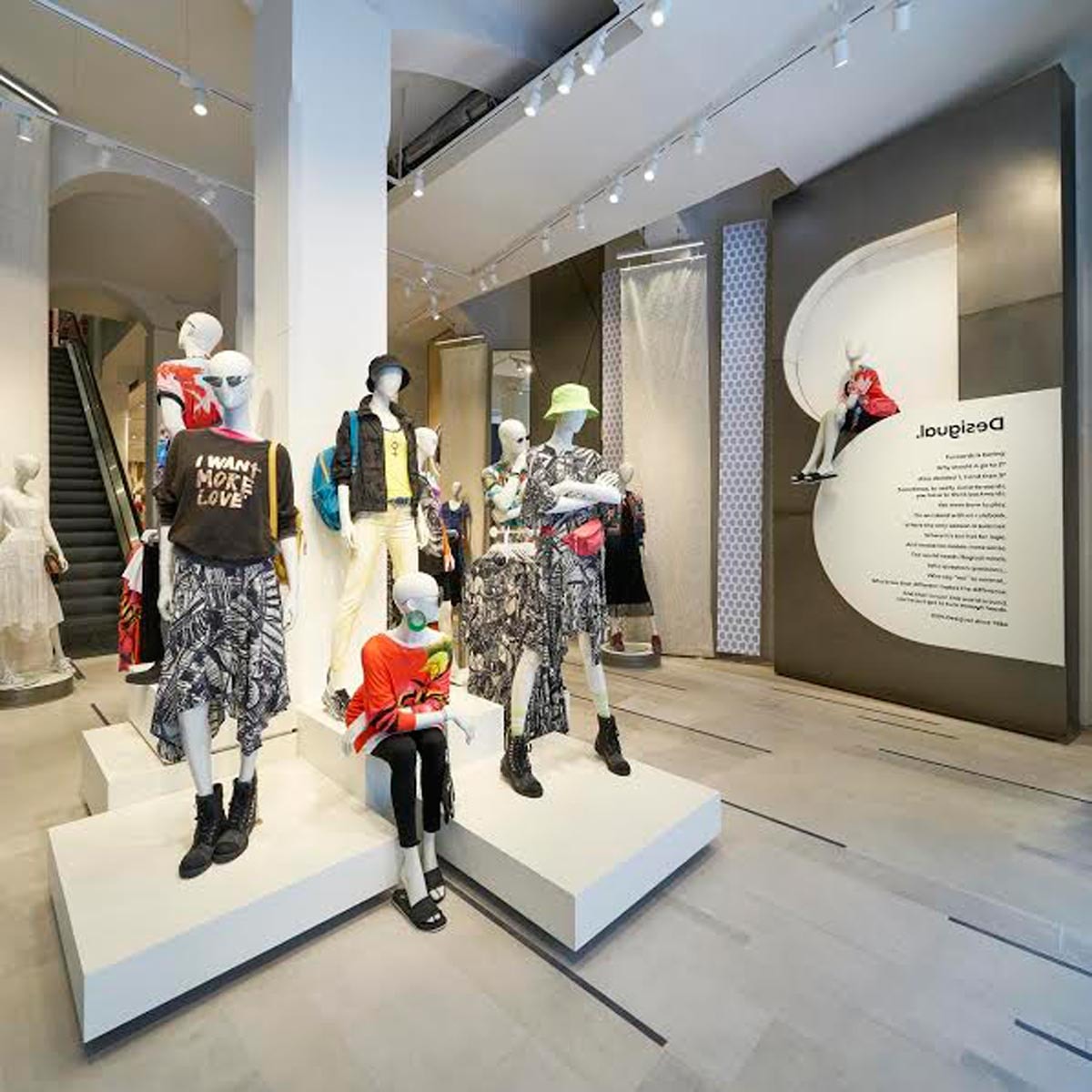 Desigual materializa su cambio de imagen con su nueva flagship en Barcelona Desigual materializa su cambio de imagen con su nueva flagship en Barcelona