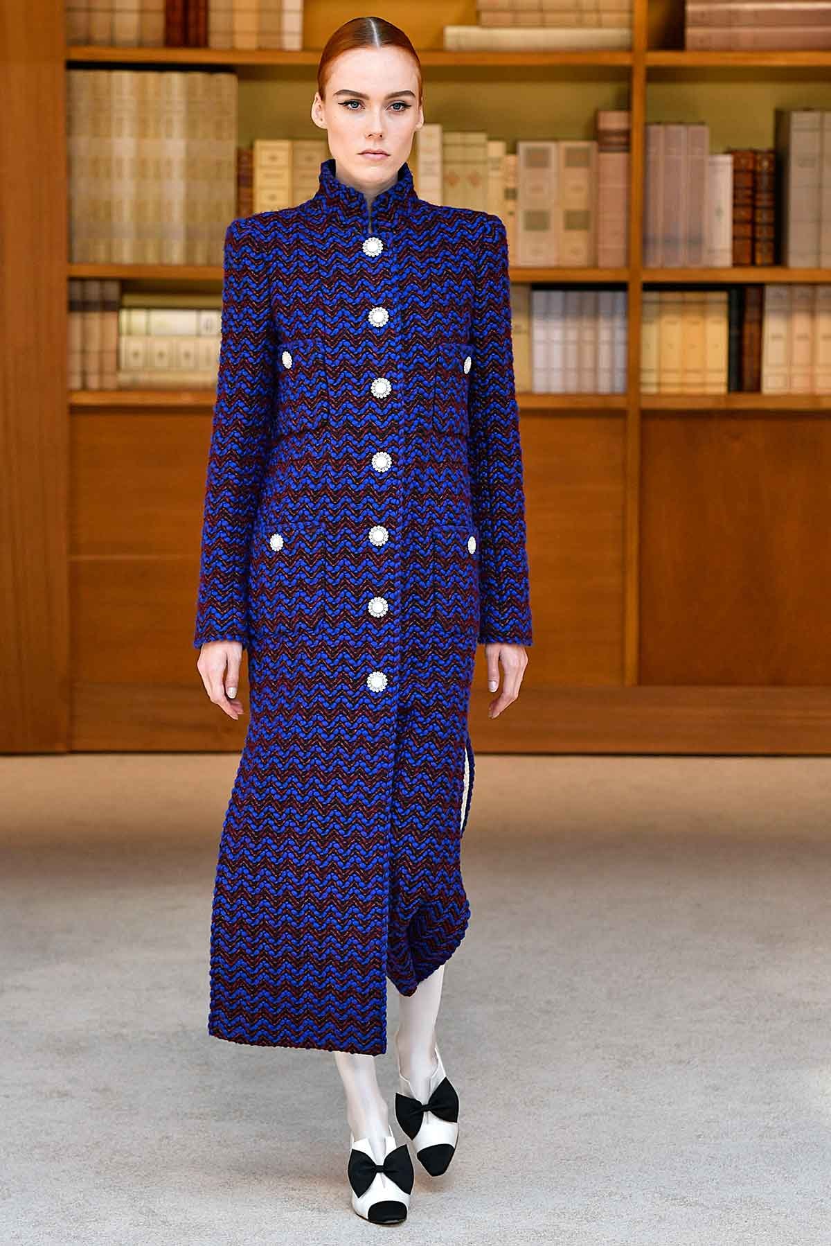 Viard mantiene los códigos en su primer desfile alta costura de Chanel Viard mantiene los códigos en su primer desfile alta costura de Chanel