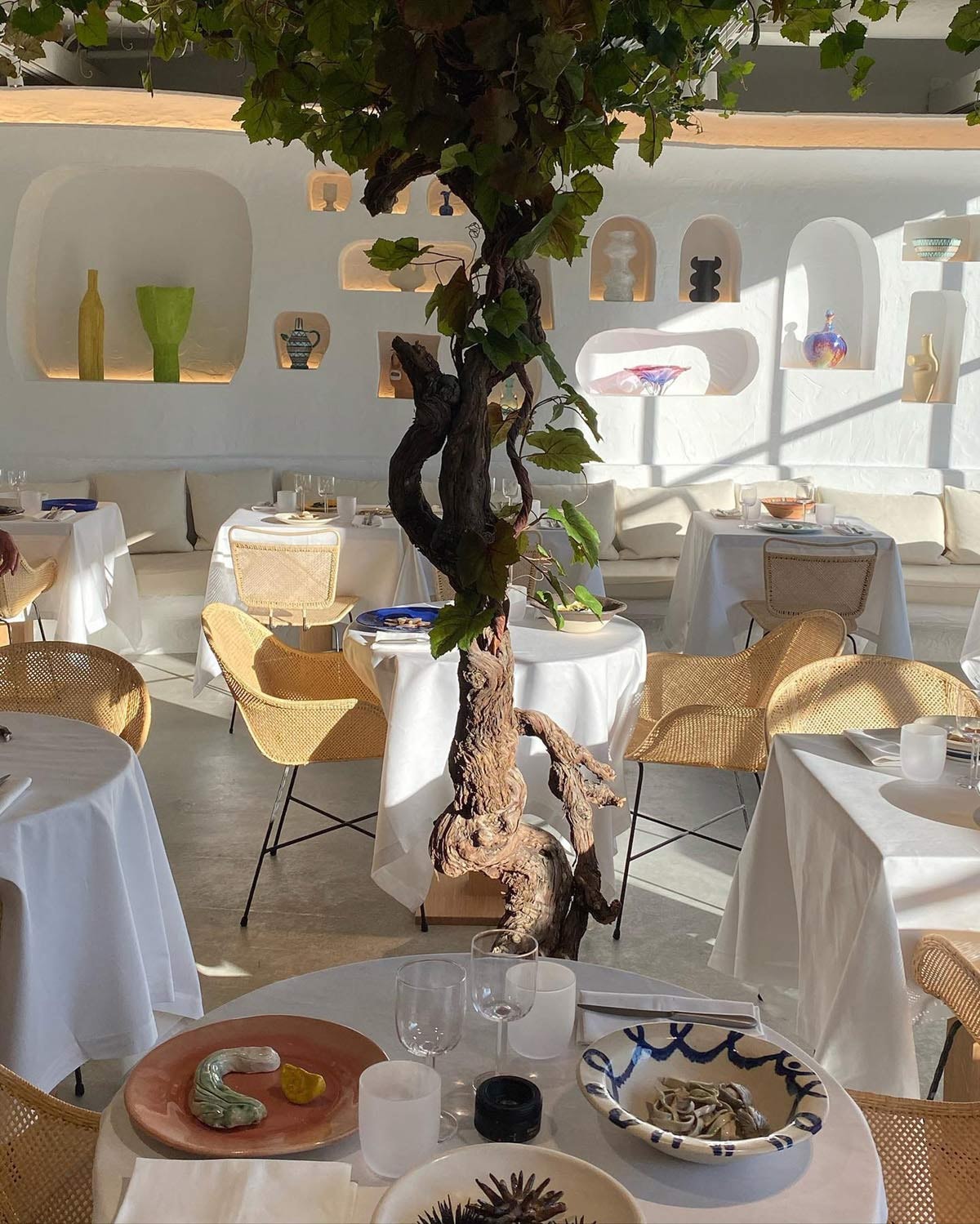 Así es Oursin, el nuevo restaurante diseñado por Jacquemus Así es Oursin, el nuevo restaurante diseñado por Jacquemus