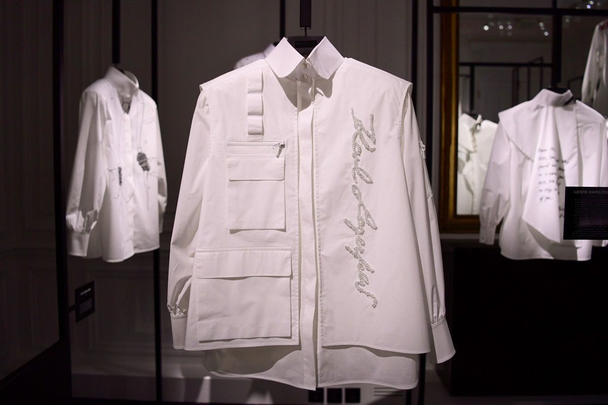 El último tributo a Karl Lagerfeld: una exposición y una colección exclusiva de camisas blancas El último tributo a Karl Lagerfeld: una exposición y una colección exclusiva de camisas blancas