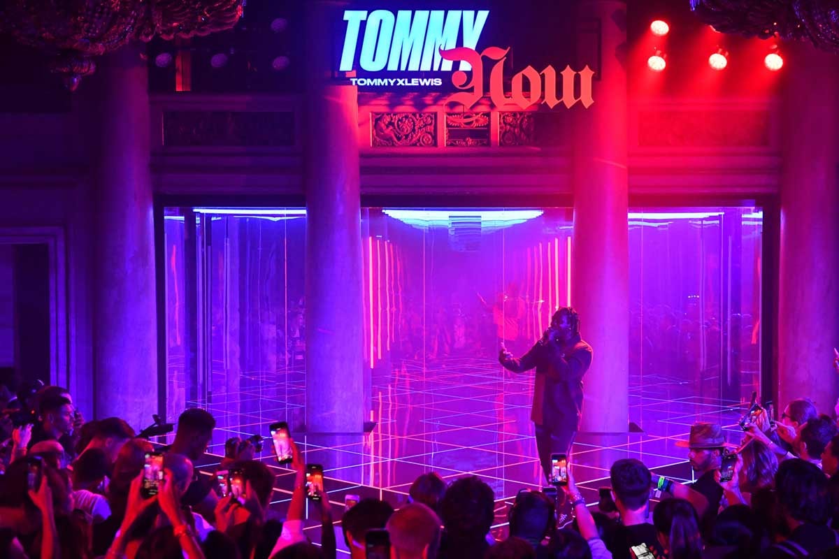 Tommy revoluciona Milán con la presentación de Tommy x Lewis Tommy revoluciona Milán con la presentación de Tommy x Lewis